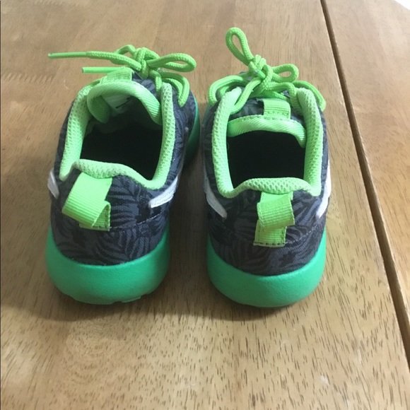 Toddler Nike Shoes - Picture 4 of 4